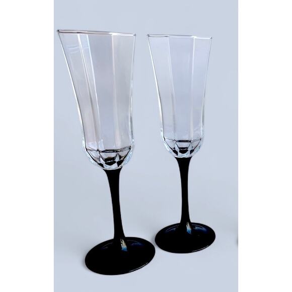 Luminarc Octime Black Stem Flutes & Plates Set – 1980s French Glassware - Picture 7 of 8